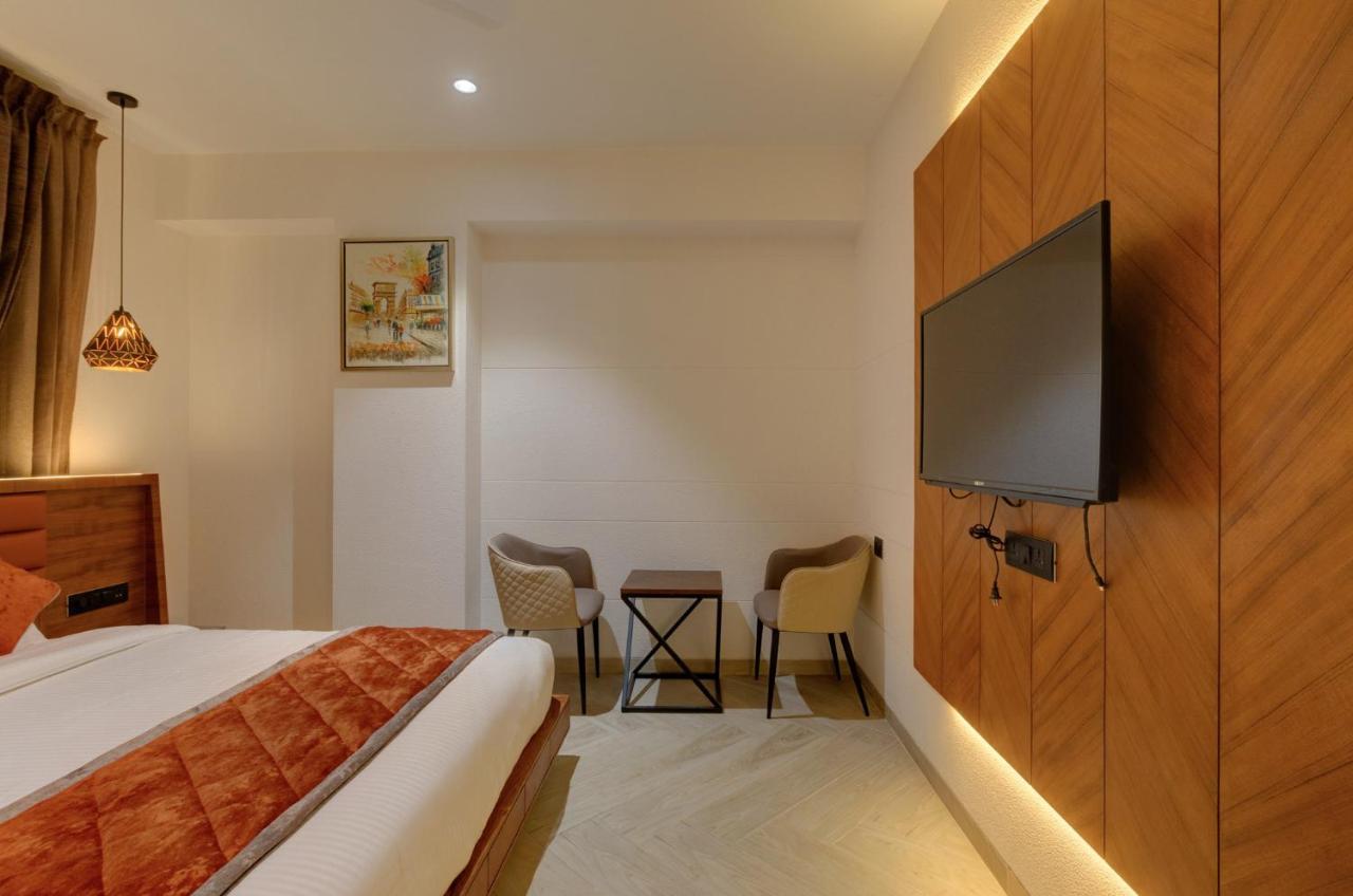 Hotel Diamond 26 Surat Eksteriør bilde