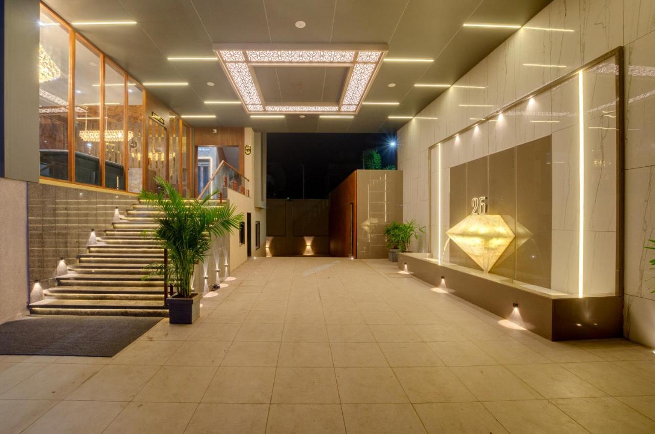 Hotel Diamond 26 Surat Eksteriør bilde